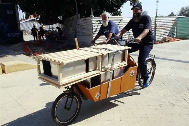 Deja camioneta por bici