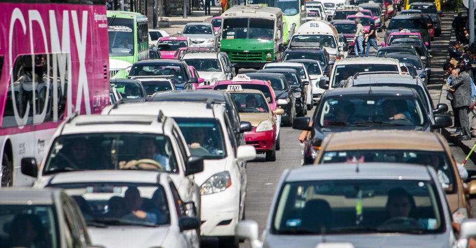 Los más pobres gastan más en transporte y jóvenes son más propensos a morir en accidentes