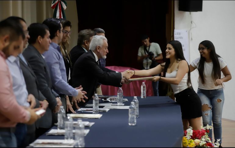 jovenes1_crop1557355563655.jpg_1970638775